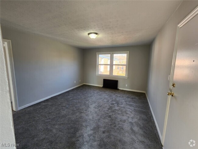 Building Photo - 1832 Forest Hills Blvd Rental