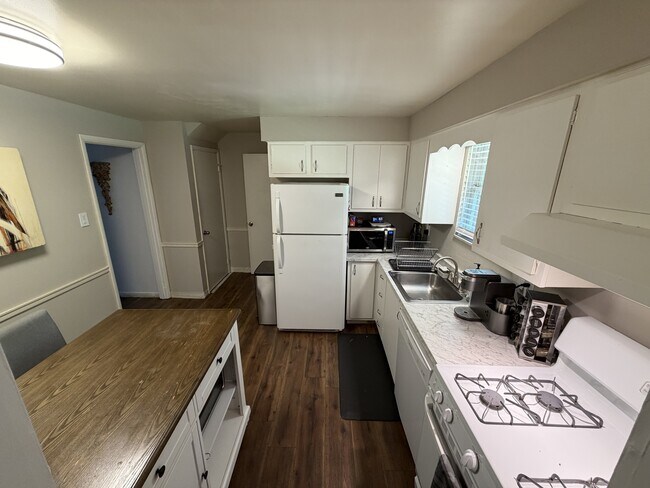 Photo - 610 Sloop Rd