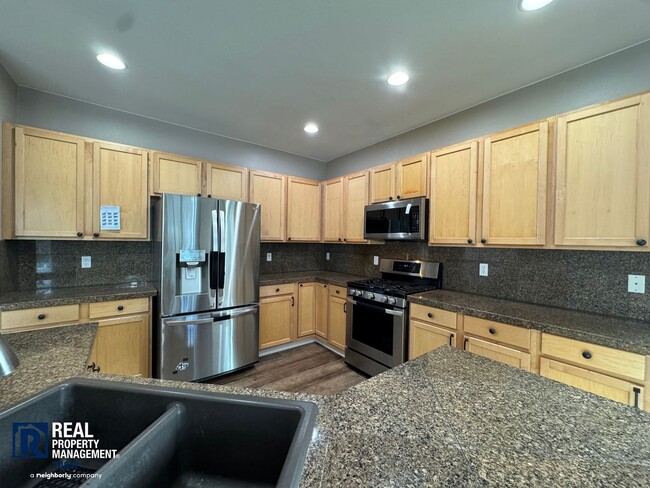 Photo - Spacious 5-Bedroom Home with 3-Car Garage & Fenced Yard in Kent!!