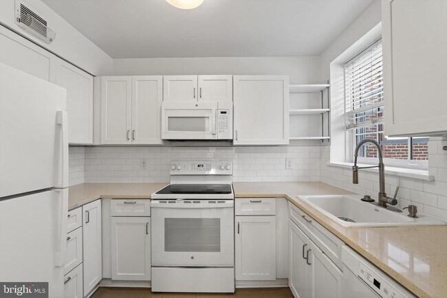 Photo - 3450 39th St NW Unidad A685