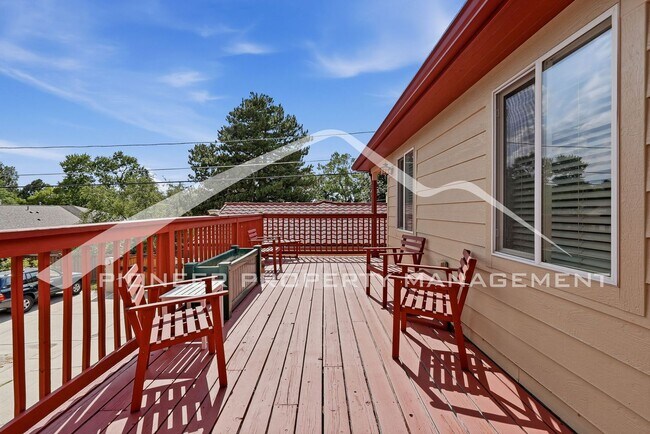 Photo - Stunning Home with Washer/Dryer and Gas Grill
