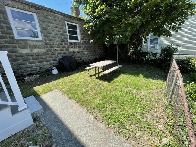 Photo - 18 Bond St Unidad F