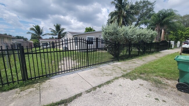 Photo - 1174 NW 101st St Unidad 2