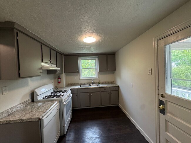 Photo - Available NOW! 4 Bed1Full Bath House