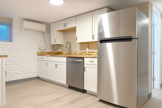 Photo - 2306 E 14th St Unidad C