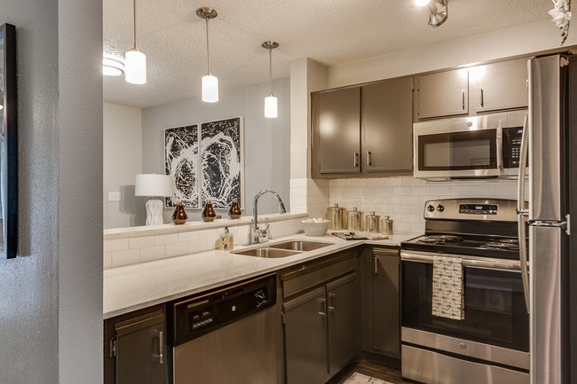 1BR, 1BA - 750SF - The Landing at East Mil Apartments