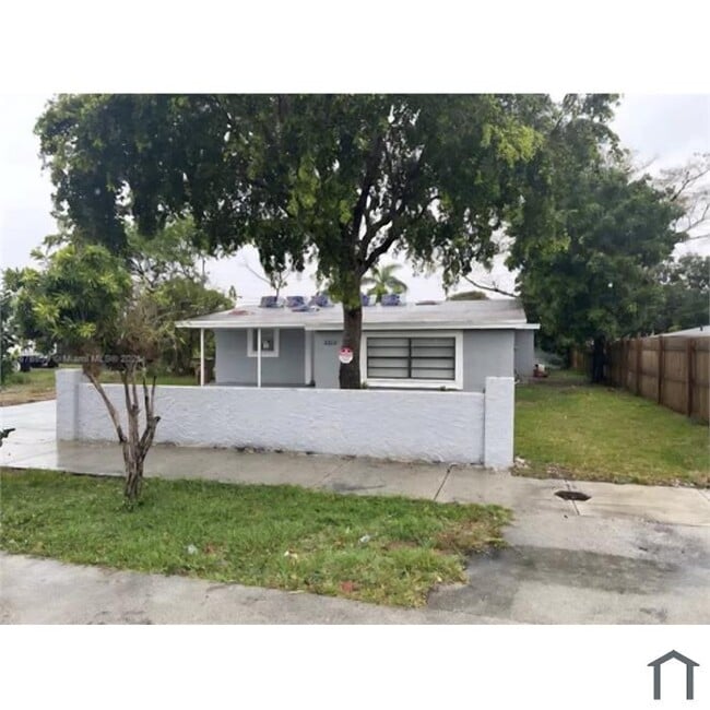 Photo - 5311 NE 10th Ave