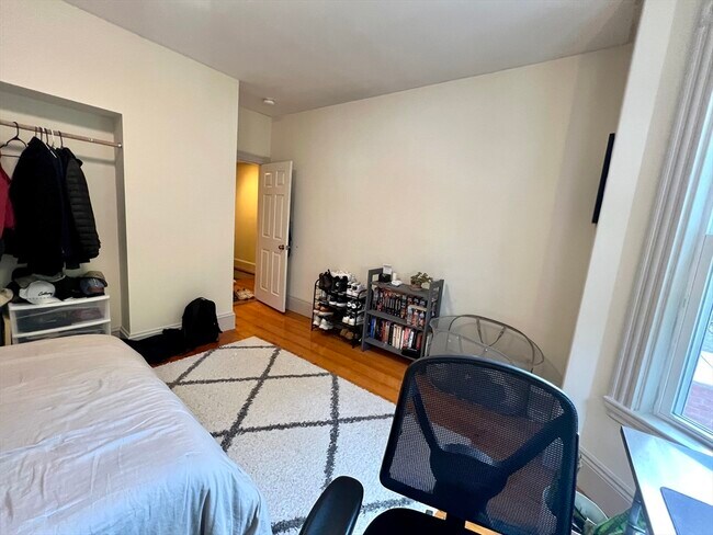Photo - 682 E 6th St Unit 1