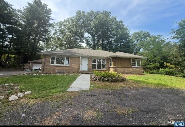 166 Midwood Rd