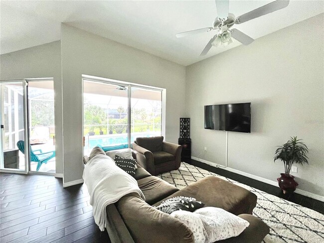 Photo - 1268 Hillsborough Blvd