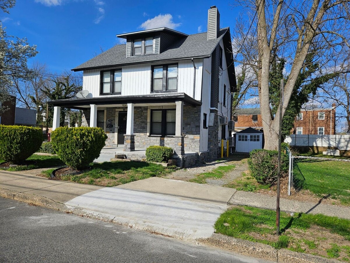 Photo - 101 E 35th St Unidad 101 E 35th Street, Apt. 3