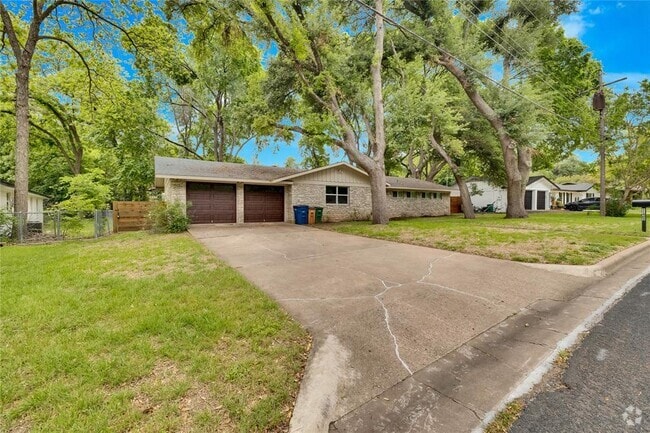 Building Photo - 11405 Oakwood Dr Rental