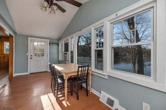 Photo - 103 Upper Lakeview Ave