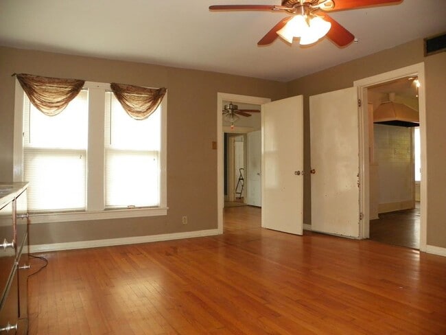 404 Stella St