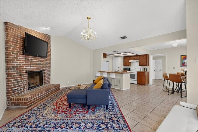 Photo - 1602 Waterloo Tr