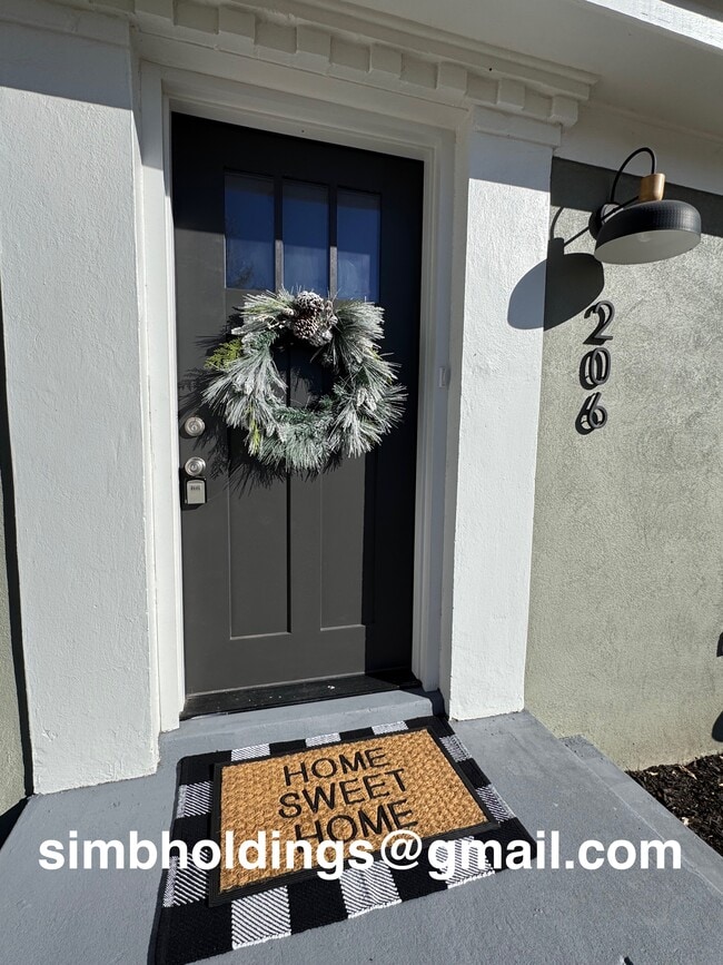 Photo - 206 La Salle Dr