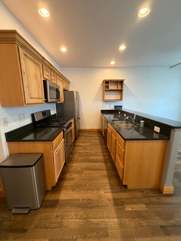 Photo - 905 Saxon Way