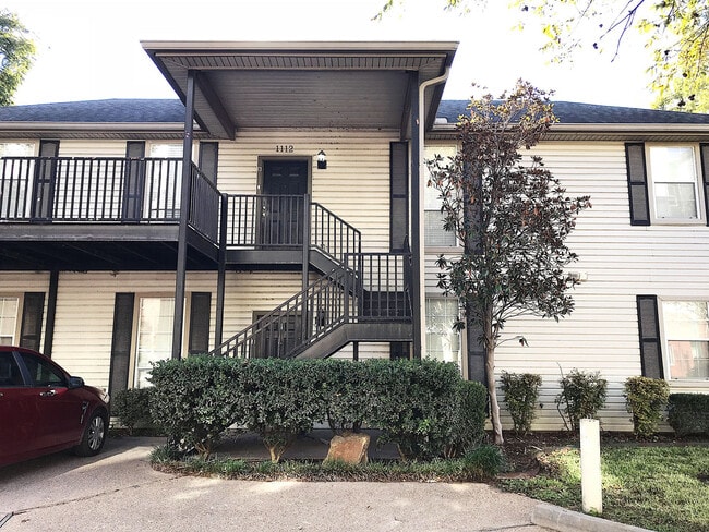 Building Photo - 1112 James Ave Unit A