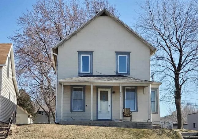 Photo - 921 N Riverfront Dr Unit 1