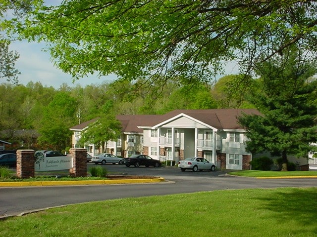 Ashland Manor Apartments & Townhouses - Ashland Manor Apartments & Townhouses