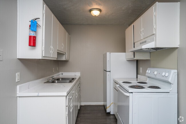 2BR, 1 BA - 664SF - Kitchen