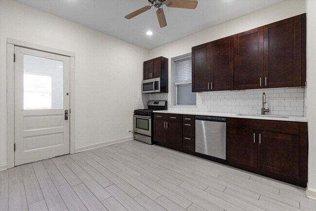 Photo - 3 bedroom in Chicago IL 60657 Unit 1