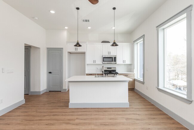 Photo - 704 S 1st St Unit B2