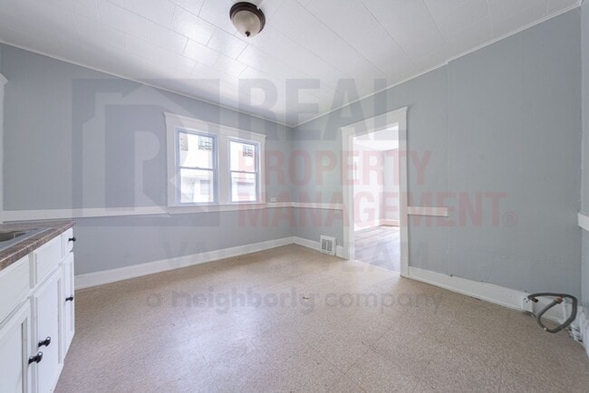 Photo - 2040 W 103rd St Unit Upper