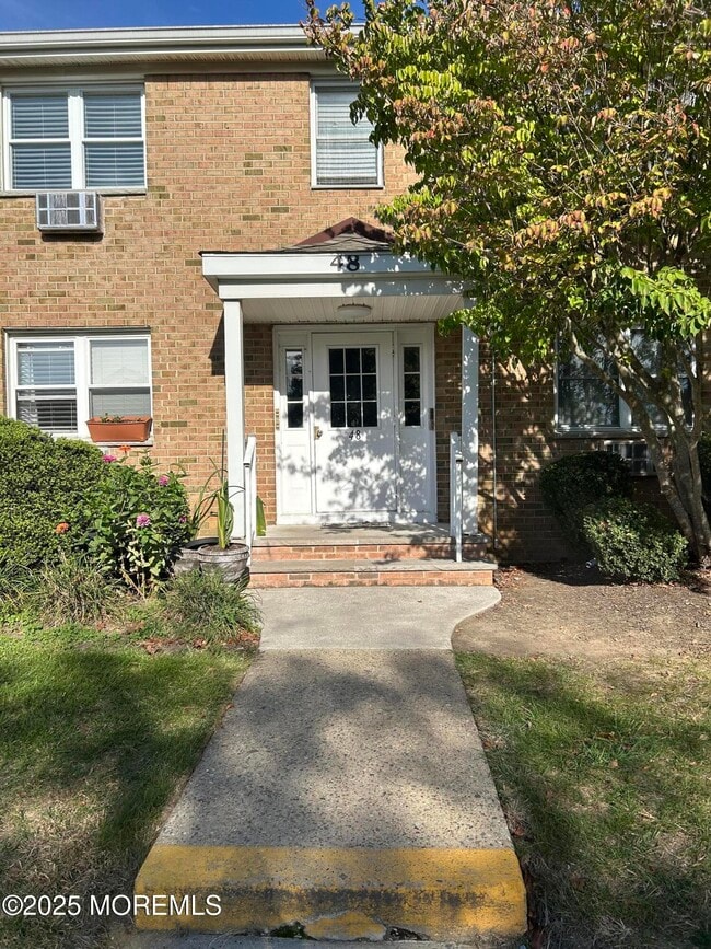 Building Photo - 48 Manchester Ct Unit F