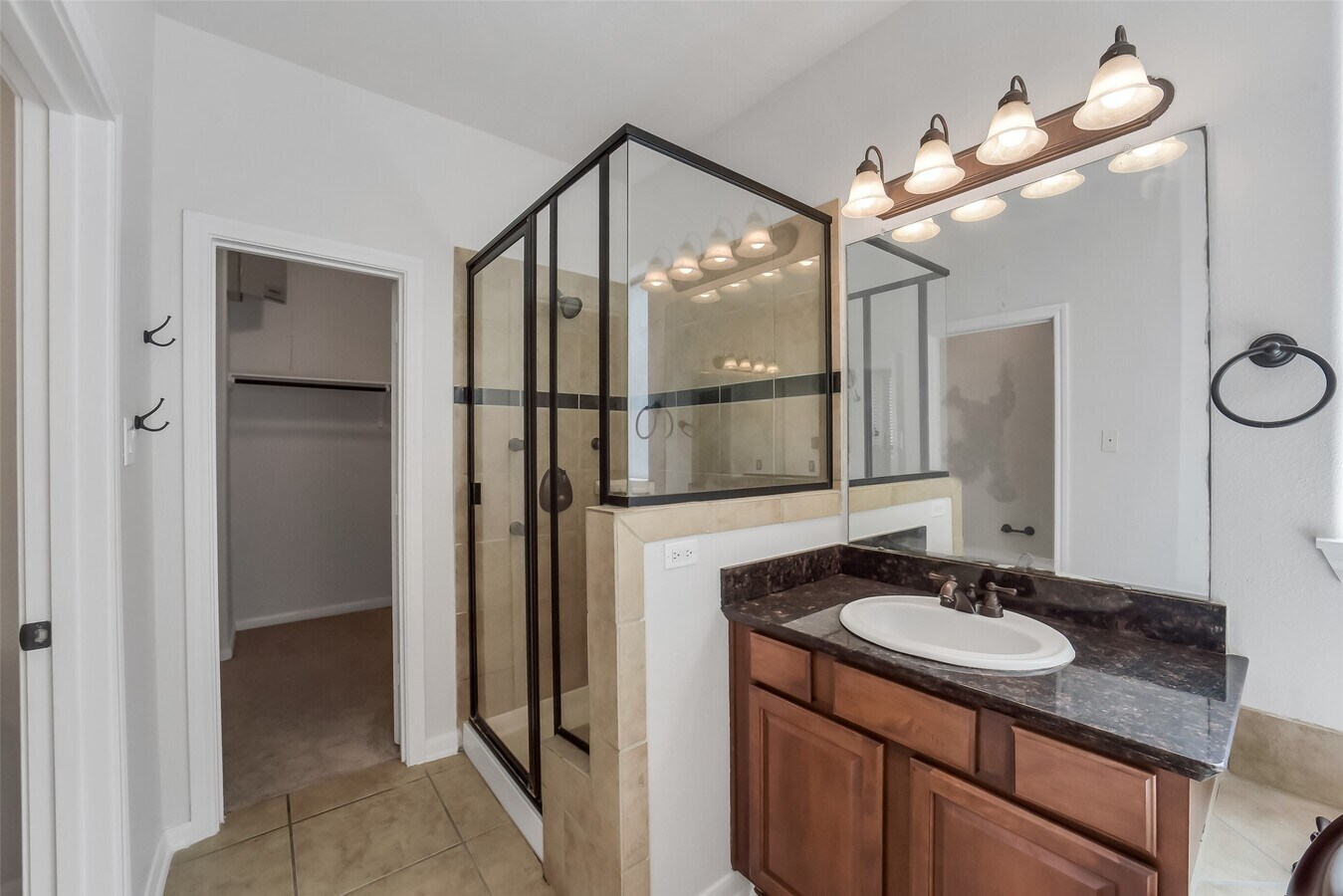 Photo - 1335 Studer St