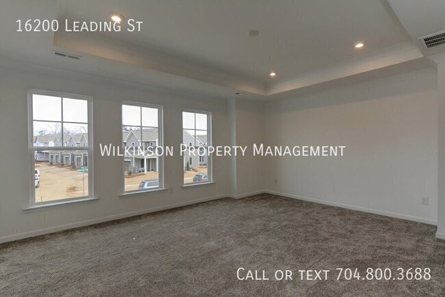Photo - 16200 Leading St