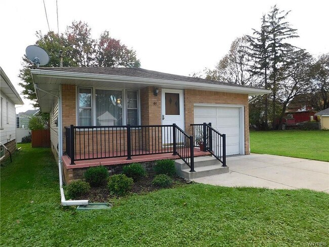 Photo - 95 Manhasset St