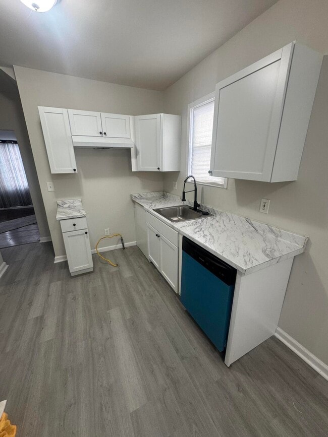 Photo - 15827 Tracey St