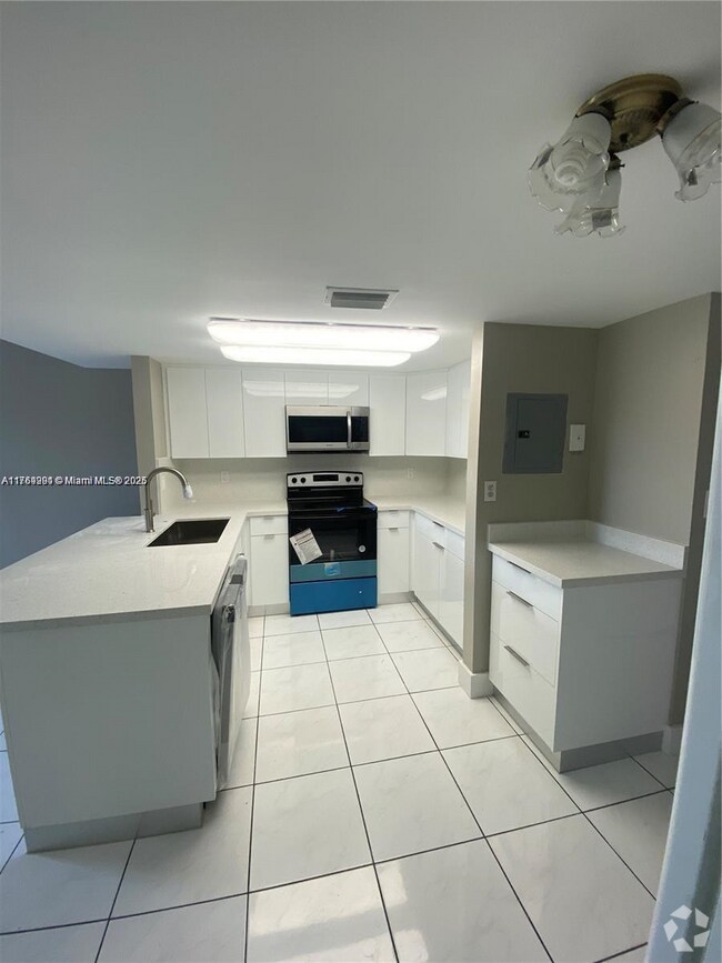 Building Photo - 1368 NW 24th Ave Unit 1368 Rental