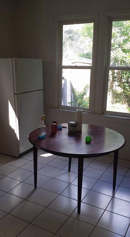 Kitchen area - 72 Chelsea Ave Unit 1