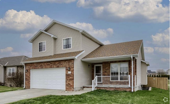 Building Photo - 5 Bedroom/3.5 Bath Single Family Home