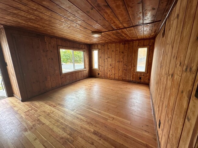 Photo - Large 2 bedroom home on dead end street