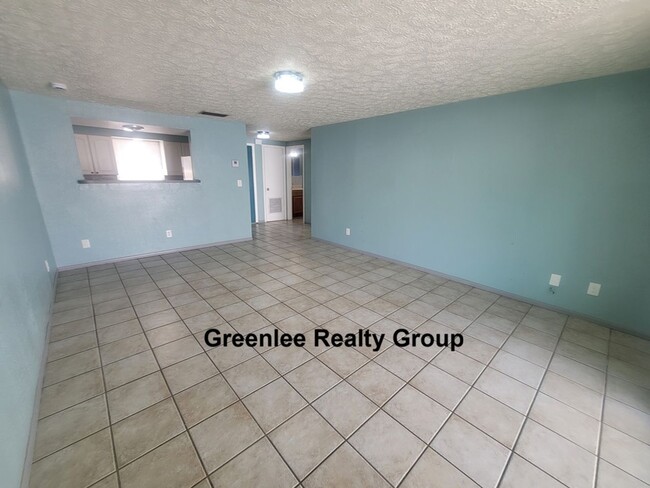 Photo - Cute 1/1 Apartment with Tile Floors & Private Patio!!