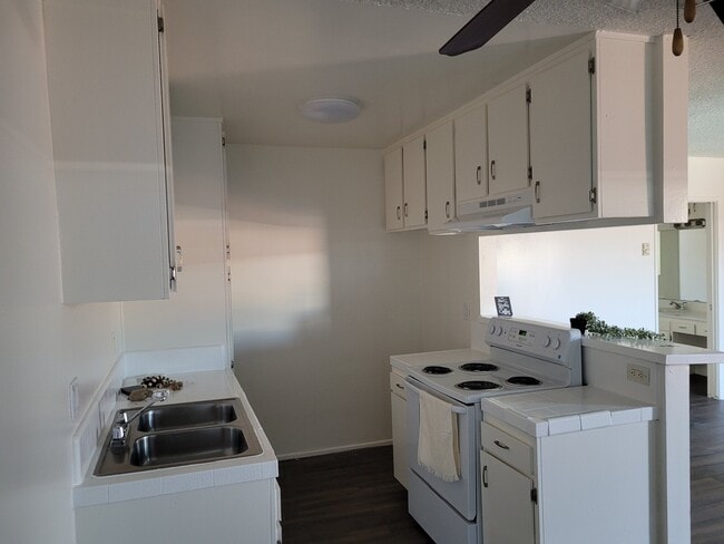Photo - 8135 Langdon Ave Unit 02