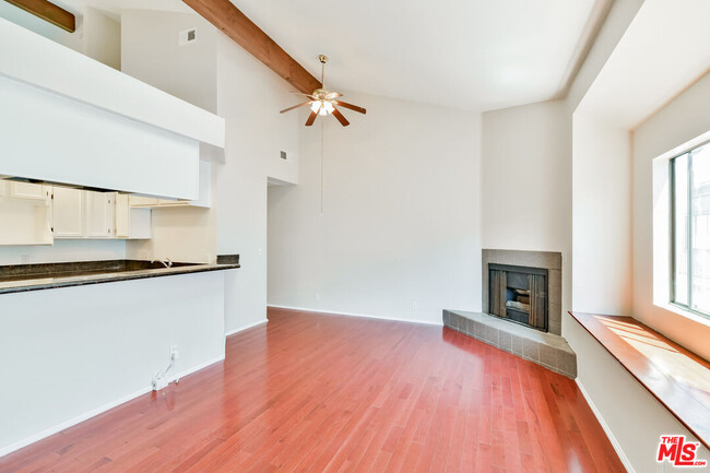 Photo - 200 E Plymouth St Townhome