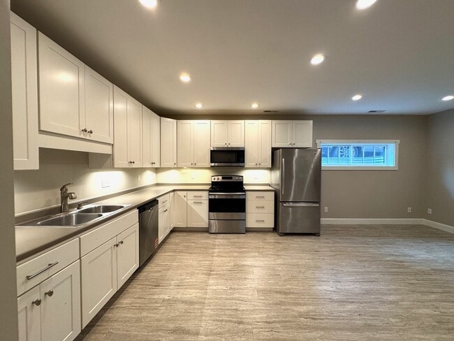 Building Photo - Downtown - Contemporary Apartment minutes ...