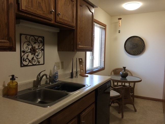 Photo - Maple Court Apartments