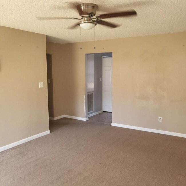 Photo - 723 Macey St