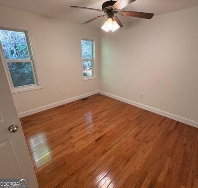 Photo - 104 Travelers Ln