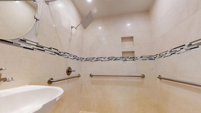 Photo - Spacious Single Family Home in Outer Mission 3BD/2BR WITH PARKING