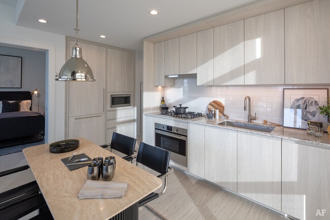 Photo - 310 N Halsted St Unidad 2111