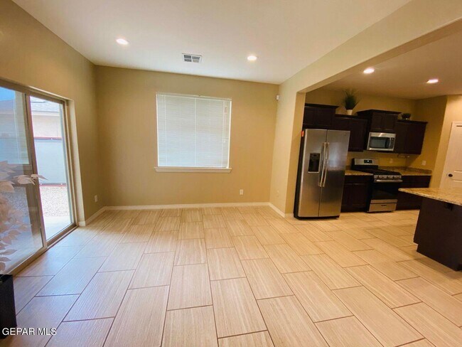 Photo - 409 S Manzanita Dr