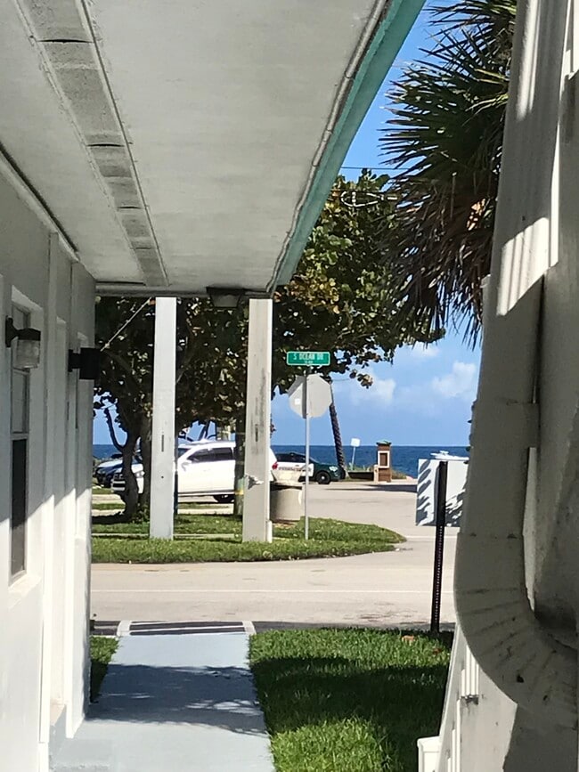 Front view - 865 SE 20th Ave Unit #5