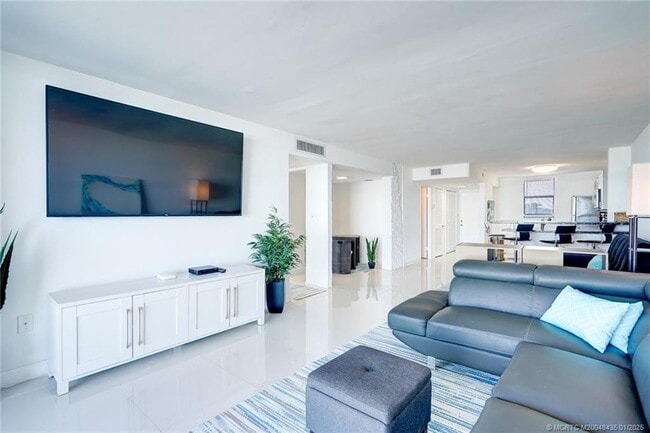 Building Photo - 9940 S Ocean Dr Unit 305