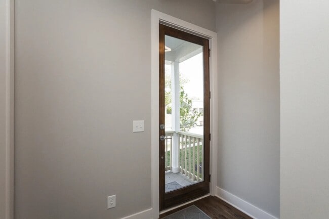 Photo - 525 31st Ave N